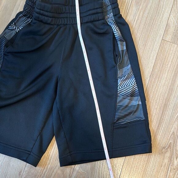 Under armour boys black and gray athletic shorts size medium youth - Picture 7 of 10